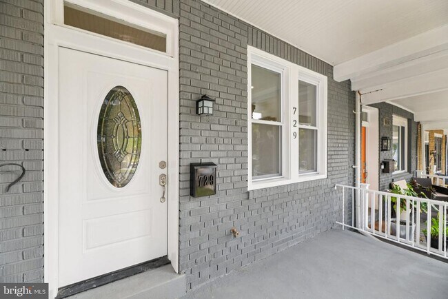 Foto del edificio - 729 Madison St NW