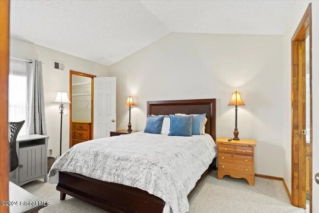 Foto del edificio - 4512 Foxwood Dr S