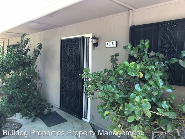 Building Photo - 917 E Ashlan Ave