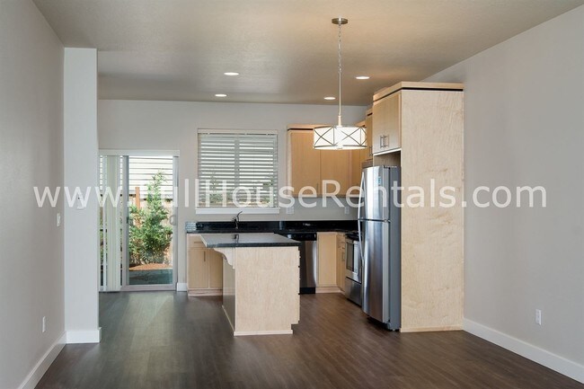 Building Photo - 965 Lorella Ave