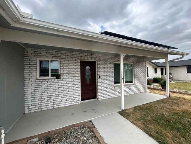 Foto del edificio - 854 Clover Ln