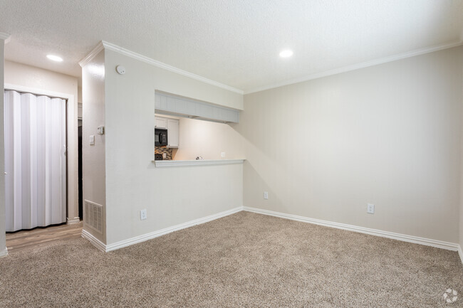 1BR,1BA - 684SF - Dining Area - Columbia Oaks