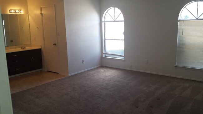 Foto del edificio - 9400 Admiral Nimitz Ave NE