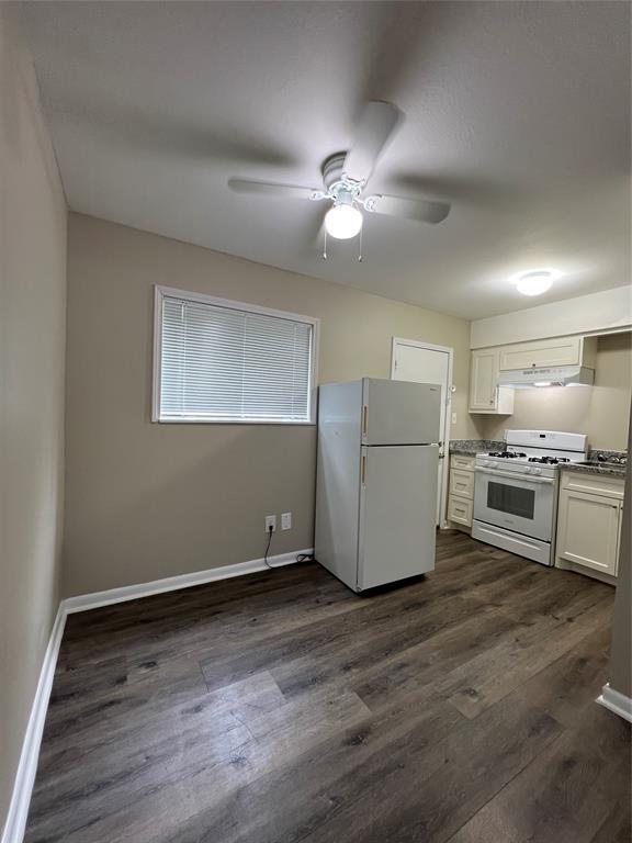 Building Photo - 1137 N Durham Dr