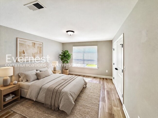 Building Photo - 3 Bed/2 Bath Townhome with Modern Features / Pet-Friendly / Available Now!
