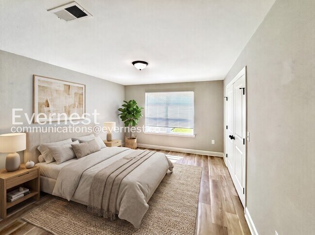 Foto del edificio - 3 Bed/2 Bath Townhome with Modern Features / Pet-Friendly / Available Now!