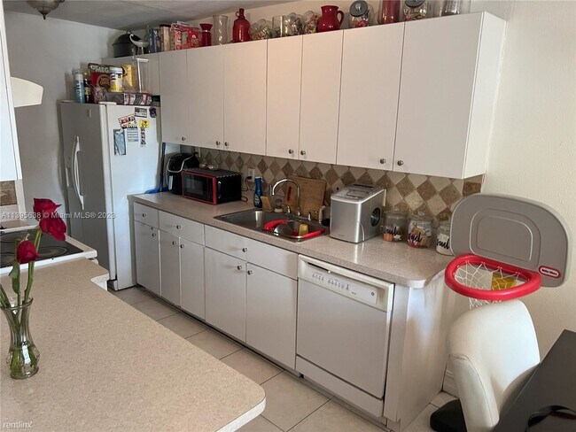 Building Photo - 3 br, 1 bath House - 315 NW 57th St # 315