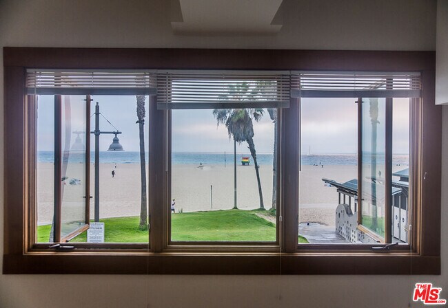 Foto del edificio - 8 Brooks Ave