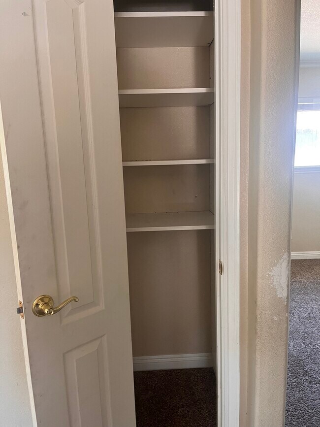 Linen closet - 2930 33rd St