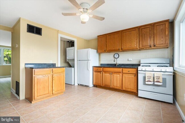 Building Photo - 3202 Tartarian Ct