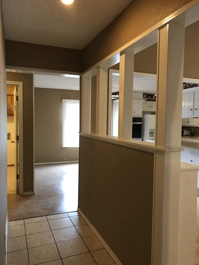 Foto del edificio - $500 off First Months Rent. Great house wi...