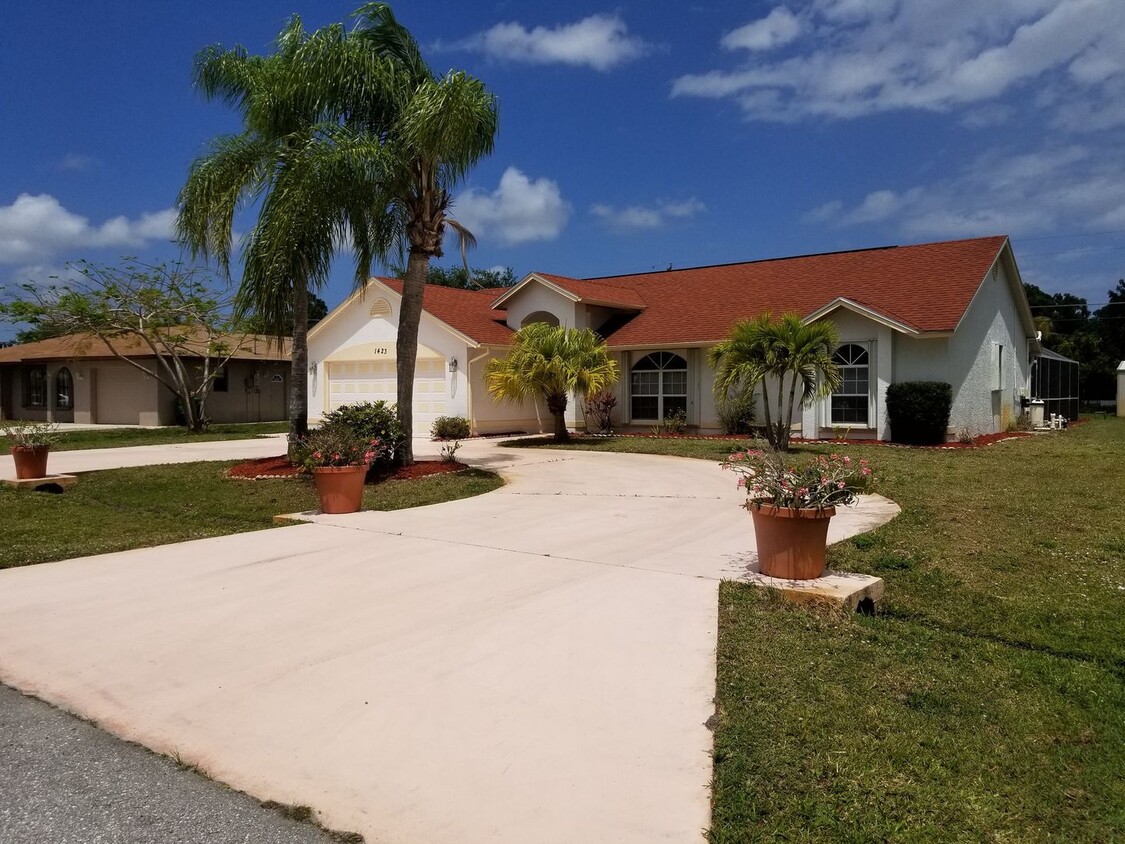 Primary Photo - 3/2/2 Pool home near Morningside
