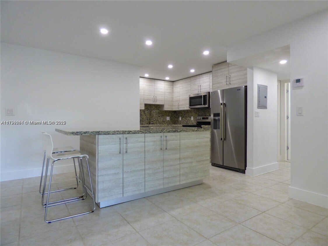 Foto principal - 10355 N Kendall Dr