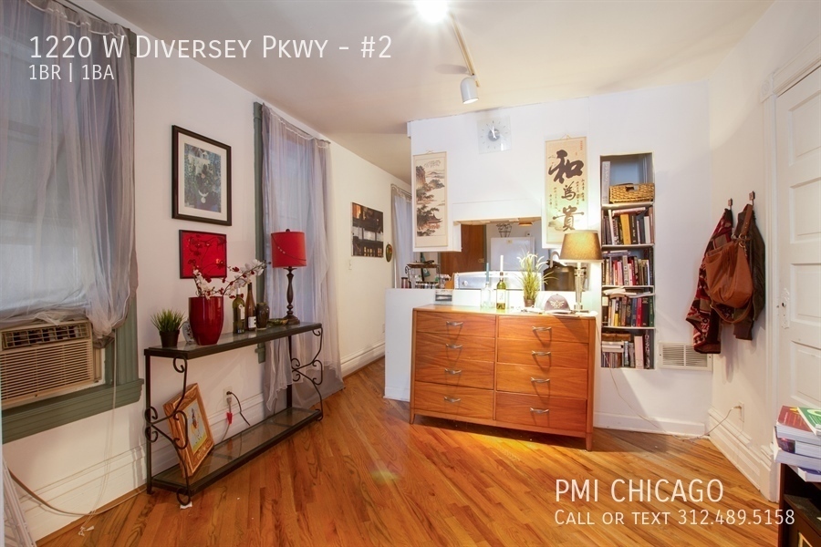 Foto principal - 1220 W Diversey Pkwy