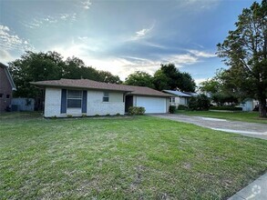 Building Photo - 1705 Nantucket Dr