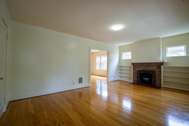 Foto del edificio - 407 Roosevelt Ave