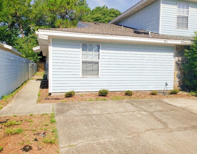 Building Photo - 892 Culp Ave 4