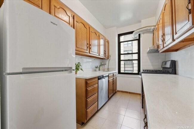 Building Photo - 98-41 64th Rd