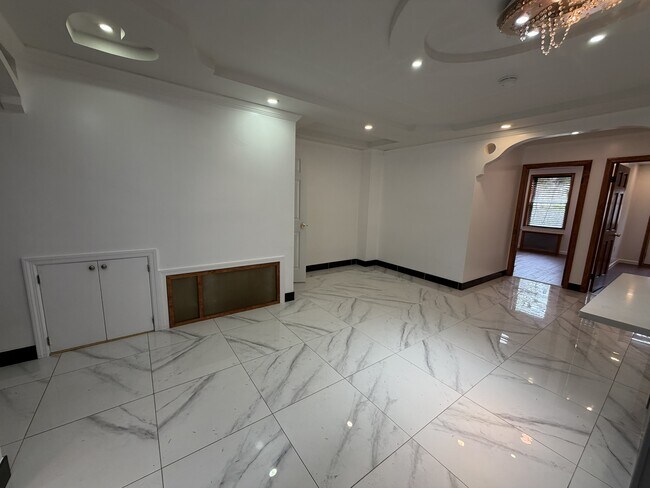 Foto del edificio - 1318 Mace Ave