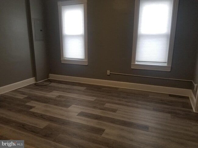 Foto del edificio - 329 N Burlington St