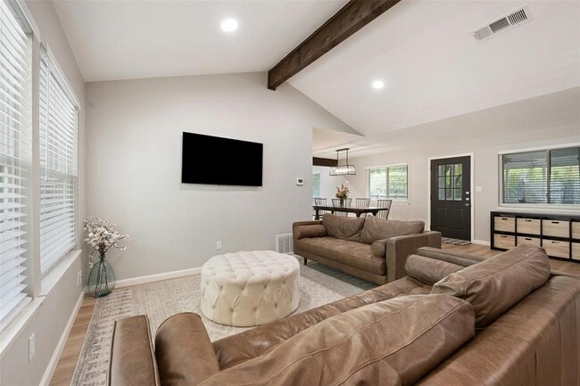 Building Photo - 6105 Sun Vista Dr