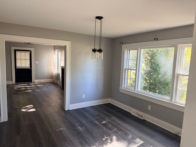 Building Photo - 1828 Statesville Blvd