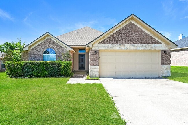 Building Photo - 3 BR/2BA & Den | Single Family Home | 2-Car Garage | Fenced backyard