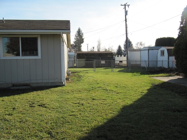 Building Photo - 516 E Wedgewood Ave