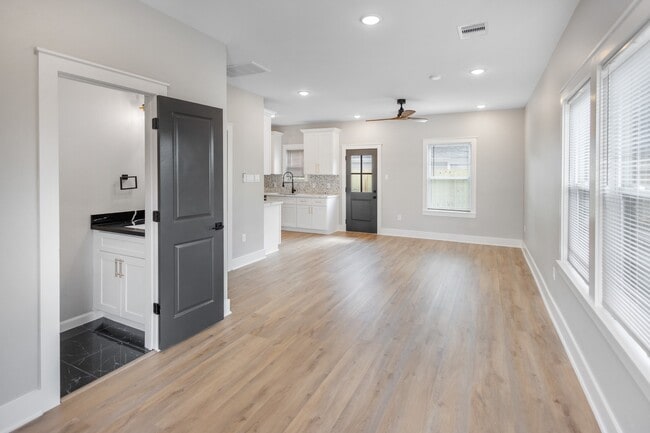Building Photo - 5036 Mallow St