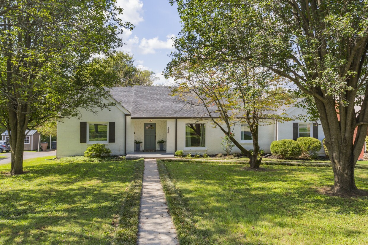 Primary Photo - 206 Blue Hills Dr
