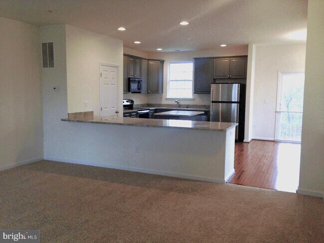 Building Photo - 3639 Glouster Dr