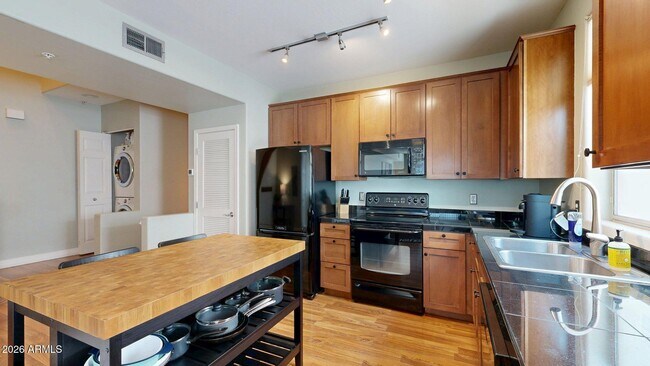 Foto del edificio - 615 E Portland St