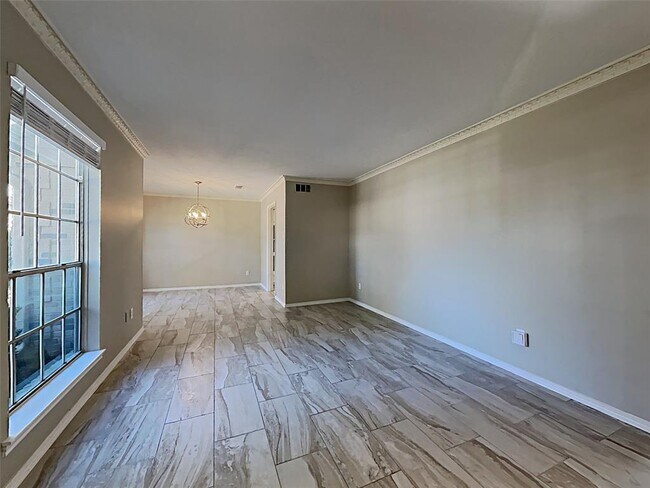 Building Photo - 226 Queens Ct
