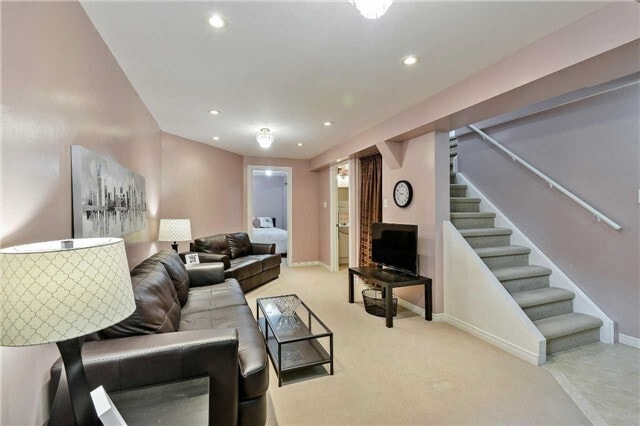 Building Photo - 8 Fincham Av