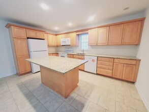 Building Photo - 94 Harbor Dr