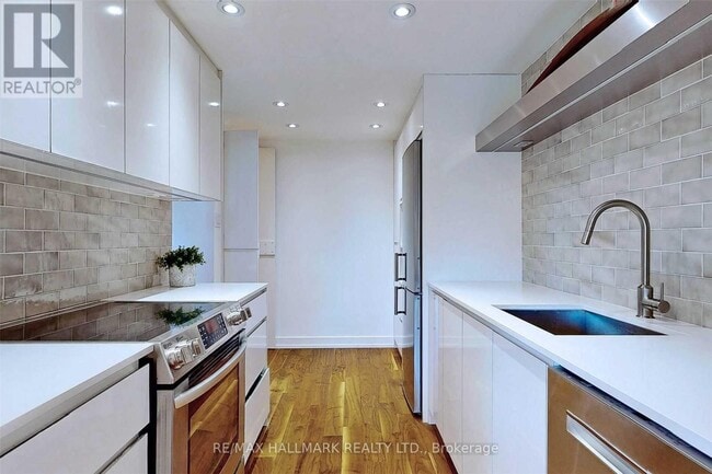 Building Photo - 350-350 Seneca Hill Dr