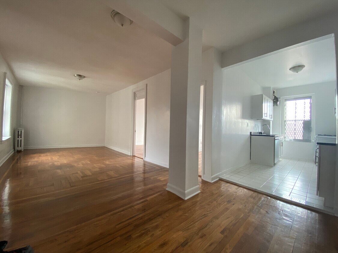 Foto principal - 226 W 242nd St