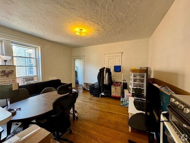 Building Photo - 233 Kelton St