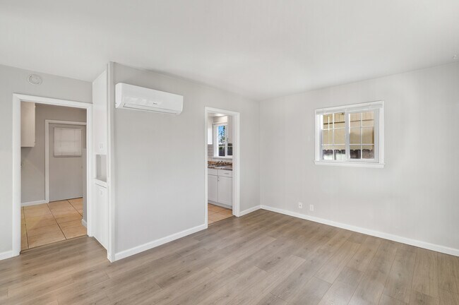 Foto del edificio - 19443 Hill St