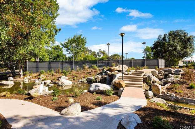 Building Photo - 21 Streamwood-