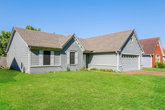 Building Photo - 2432 Country Trail Dr
