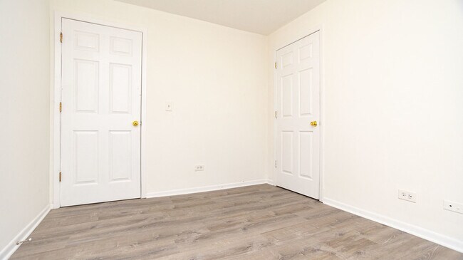 Foto del edificio - 1057 W Foster Ave