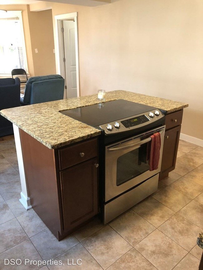 Foto del edificio - 3 br, 1 bath Apartment - 3416  N. Keeler