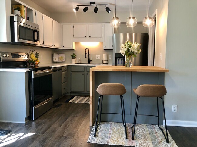 Kitchen - 851 Todd Preis Dr
