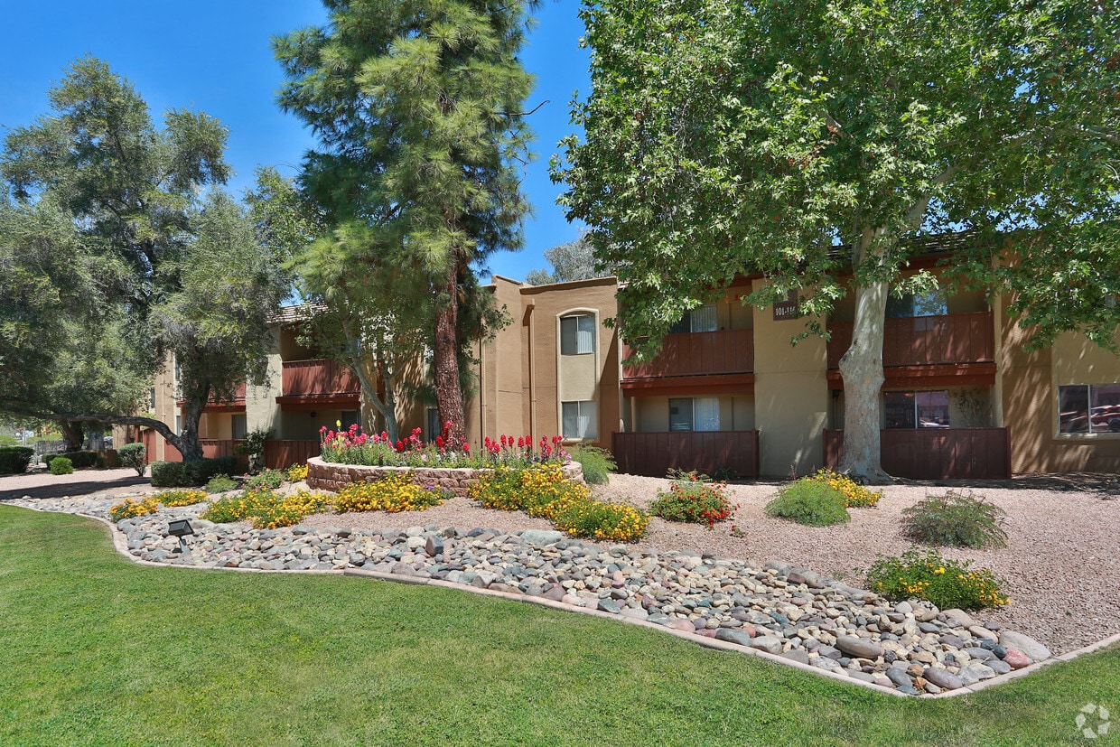 Fox Point Apartments - Fox Point Apartments