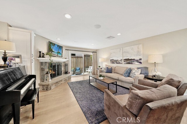 Foto del edificio - 314 W Avenida Valencia