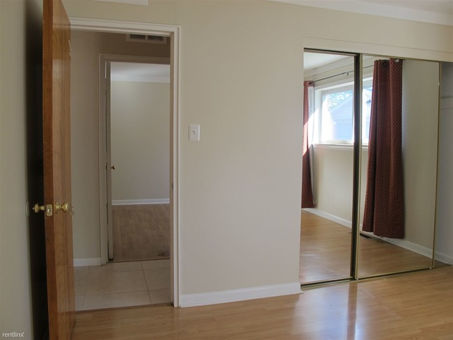Building Photo - 1229 Moulin Ave