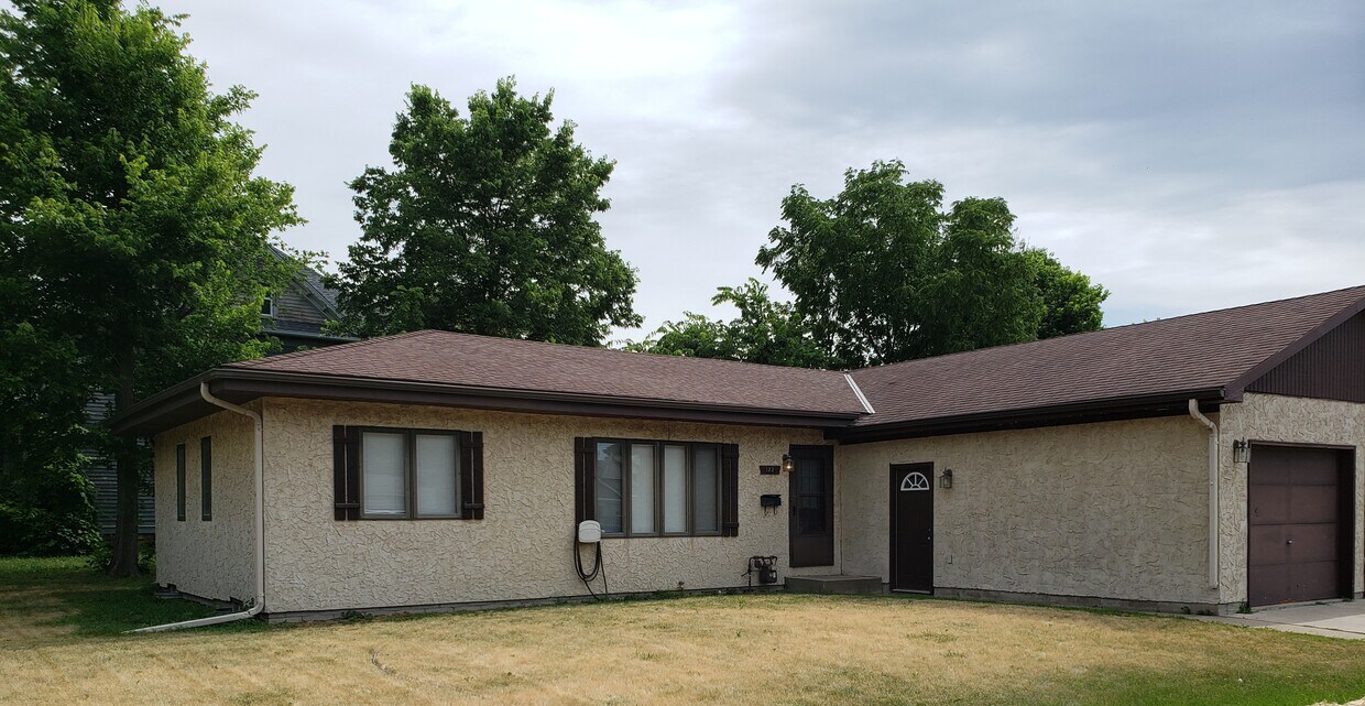 123 Madison St, Saint Peter, MN 56082 Townhome Rentals in Saint Peter