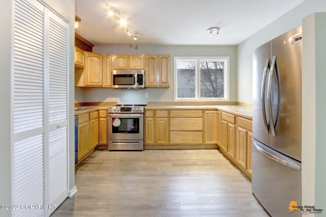 Building Photo - 329 E 14th Ave