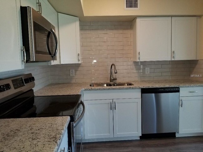 Building Photo - 2452 Brazilia Dr